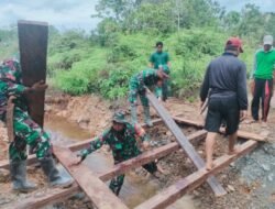 Babinsa Koramil 1013/Sungai Babuat Gotong Royong Bangun Sarana Vital