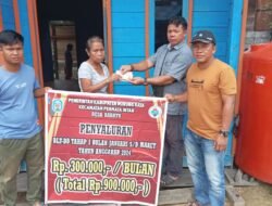 Pemdes Baratu Salurkan BLT kepada 25 KPM Desa Baratu