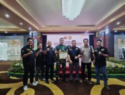 Dandim 1013/Muara Teweh Terima Piagam Penghargaan Peduli Pers dari PWI Kalteng
