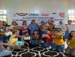 Program Pengembangan Masyarakat, PT IMK Latih Warga 7 Desa di Murung Raya Buat Produk Cinderamata