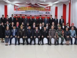 Pj Bupati Murung Raya Sematkan Tanda Kehormatan SLKS ke 40 ASN