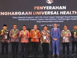 Pj Bupati Mura Hermon Terima Penghargaan Universal Health Coverage dari Wapres