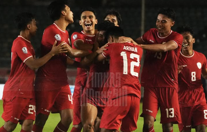 Skuad Timnas Indonesia melakukan selebrasi usai meraih kemenangan atas Myanmar