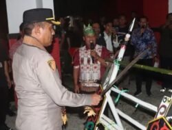 Pemkab Mura Gelar Penyambutan Kapolres Baru dengan Upacara Adat Dayak Siang