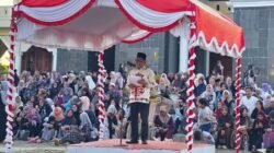 Bupati Heriyus Lepas 73 Jamaah Calon Haji Mura di Halaman Masjid Agung