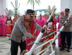 Ketua DPRD H. Rumiadi Apresiasi Prosesi Adat Dayak dalam Penyambutan Kapolres Murung Raya