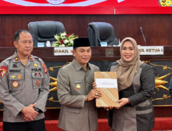 Dina Maulidah Pimpin Paripurna Raperda APBD 2025